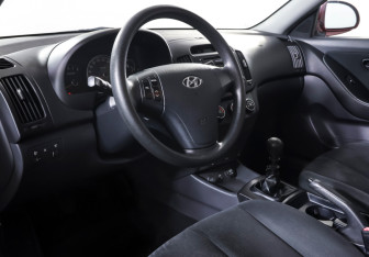 Подержанный автомобиль Hyundai Elantra Sedan 2007 года (14 фото)