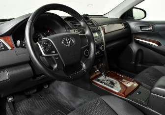 Подержанный автомобиль Toyota Camry Sedan 2012 года (11 фото)