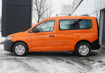Подержанный автомобиль Volkswagen Caddy Compactvan 2021 года (8 фото)