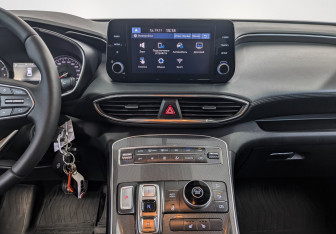 Подержанный автомобиль Hyundai Santa Fe 2021 года (16 фото)