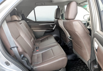 Подержанный автомобиль Toyota Fortuner 2020 года (12 фото)