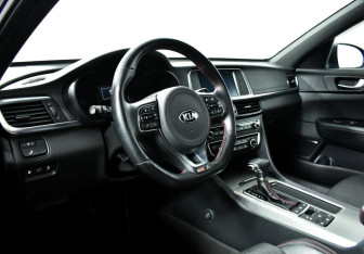 Подержанный автомобиль Kia Optima Sedan 2017 года (10 фото)