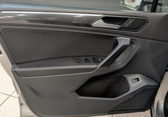 Подержанный автомобиль Volkswagen Tiguan 2018 года (19 фото)