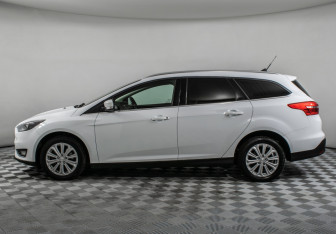 Подержанный автомобиль Ford Focus Wagon 2018 года (8 фото)