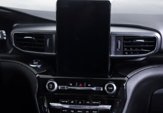 Подержанный автомобиль Ford Explorer 2021 года (12 фото)