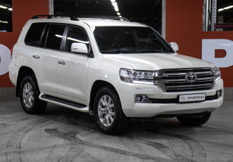 Подержанный автомобиль Toyota Land Cruiser Suv 2018 года (3 фото)