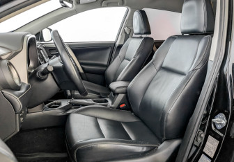 Подержанный автомобиль Toyota RAV4 2019 года (20 фото)