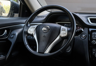 Подержанный автомобиль Nissan X-Trail 2015 года (11 фото)