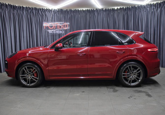 Подержанный автомобиль Porsche Cayenne 2021 года (8 фото)