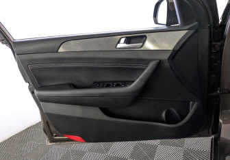 Подержанный автомобиль Hyundai Sonata 2018 года (19 фото)