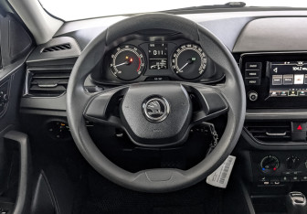 Подержанный автомобиль Skoda Rapid Liftback 2021 года (22 фото)