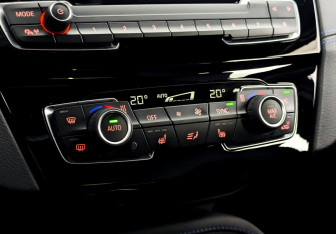 Подержанный автомобиль BMW X1 2022 года (26 фото)