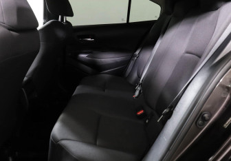 Подержанный автомобиль Toyota Corolla Sedan 2019 года (10 фото)