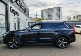 Подержанный автомобиль Volvo XC90 2018 года (8 фото)