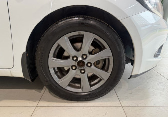 Подержанный автомобиль Kia Ceed Hatchback 2013 года (19 фото)
