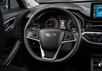Подержанный автомобиль JAC JS4 2022 года (11 фото)
