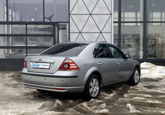 Подержанный автомобиль Ford Mondeo Sedan 2007 года (5 фото)