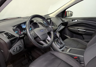 Подержанный автомобиль Ford Kuga 2017 года (16 фото)