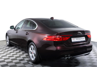 Подержанный автомобиль Jaguar XF Sedan 2017 года (7 фото)