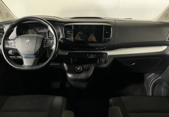 Подержанный автомобиль Peugeot Traveller 2018 года (12 фото)