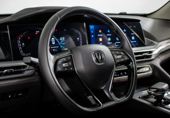 Подержанный автомобиль Changan CS75PLUS 2023 года (14 фото)