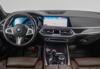 Подержанный автомобиль BMW X7 2021 года (12 фото)