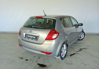 Подержанный автомобиль Kia Ceed Hatchback 2010 года (6 фото)