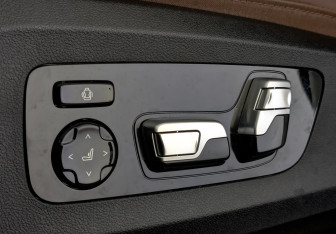 Подержанный автомобиль BMW X7 2024 года (25 фото)