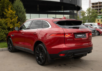 Подержанный автомобиль Jaguar F-Pace 2017 года (5 фото)