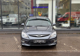 Подержанный автомобиль Hyundai i30 Wagon 2010 года (2 фото)