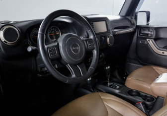 Подержанный автомобиль Jeep Wrangler 2016 года (14 фото)