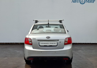 Подержанный автомобиль Kia Rio Sedan 2011 года (6 фото)