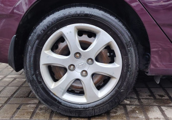 Подержанный автомобиль Hyundai Solaris Hatchback 2013 года (13 фото)