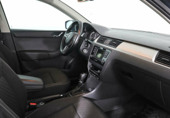 Подержанный автомобиль Skoda Rapid Liftback 2016 года (5 фото)