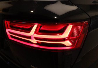 Подержанный автомобиль Audi Q7 2017 года (30 фото)