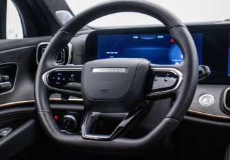 Подержанный автомобиль Jaecoo J8 2024 года (15 фото)