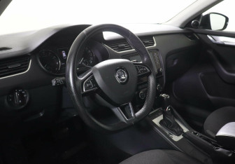 Подержанный автомобиль Skoda Octavia Wagon 2014 года (8 фото)