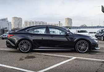 Подержанный автомобиль Toyota Camry Sedan 2024 года (4 фото)