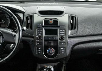 Подержанный автомобиль Kia Cerato Sedan 2012 года (8 фото)