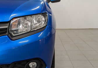 Подержанный автомобиль Renault Sandero 2015 года (15 фото)