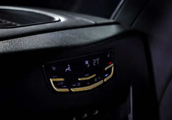 Подержанный автомобиль Cadillac Escalade Suv 2018 года (15 фото)