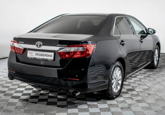 Подержанный автомобиль Toyota Camry Sedan 2012 года (5 фото)