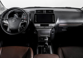 Подержанный автомобиль Toyota Land Cruiser Prado 2021 года (12 фото)