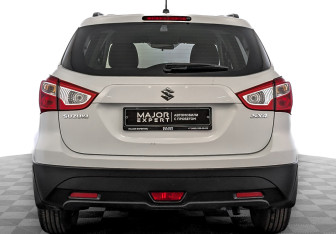 Подержанный автомобиль Suzuki SX4 Hatchback 2021 года (7 фото)