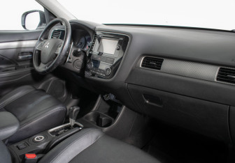 Подержанный автомобиль Mitsubishi Outlander 2013 года (9 фото)