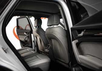Подержанный автомобиль Audi Q5 2021 года (34 фото)