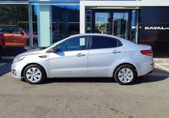Подержанный автомобиль Kia Rio Sedan 2016 года (8 фото)