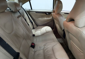 Подержанный автомобиль Volvo S60 2007 года (13 фото)