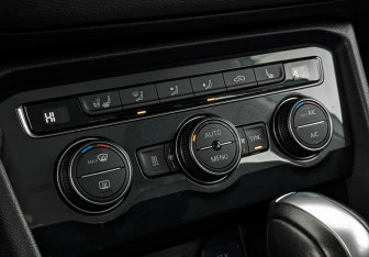 Подержанный автомобиль Volkswagen Tiguan 2020 года (25 фото)