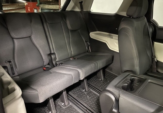 Подержанный автомобиль Kia Carnival 2021 года (28 фото)